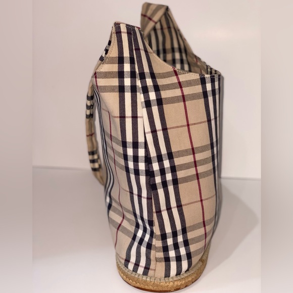 Authentic Burberry bag 🔥🔥 - Picture 3 of 11